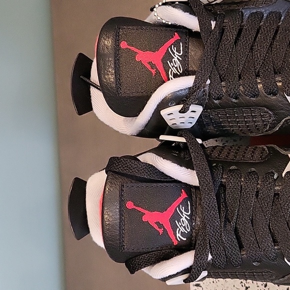 Air Jordan 4 Retro - Picture 2 of 9